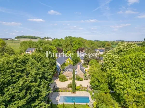 À proximité des bords de Loire et près de la ville d'Angers, un ensemble de trois maisons réno