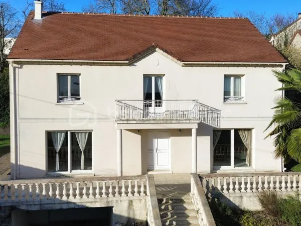 Maison 8 pièces 240 m²