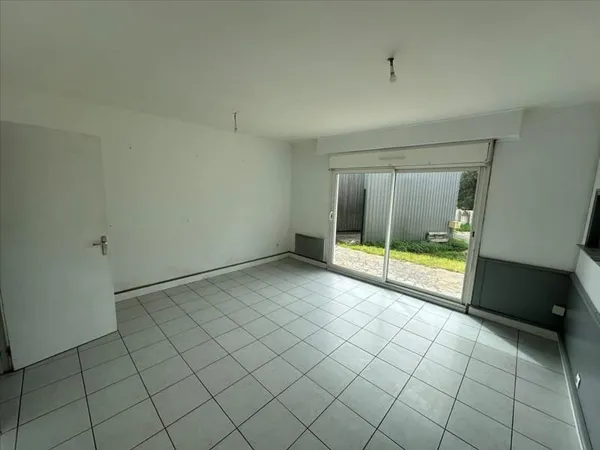 Maison à usage commercial de 82m² - RUFFEC