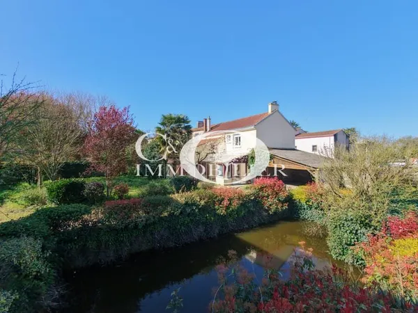 Maison de bourg - 3 chambres - 715 m2 de terrain
