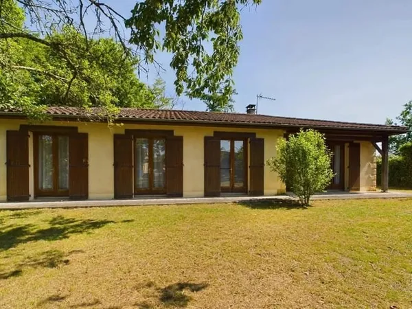 Pavillon de trois chambres proche des commodités