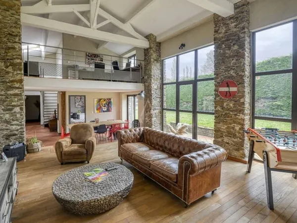 Maison 7 pièces 243 m²