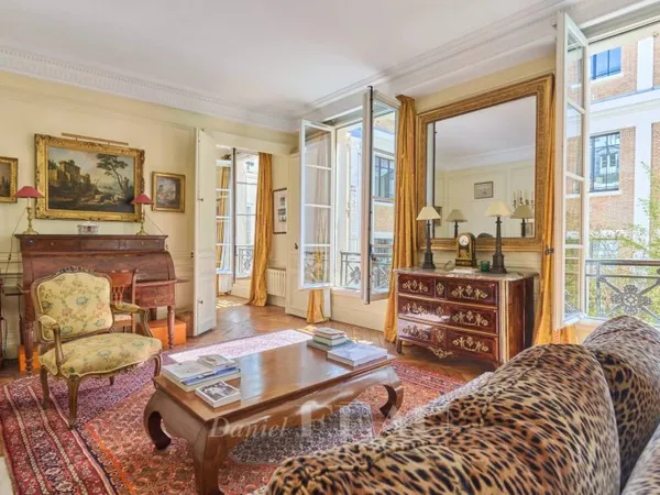 Paris VIIIe - Proche Elysée / Rue Royale - 3e étage - 114 m² - 2 chambres