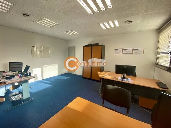 Local professionnel 220 m²