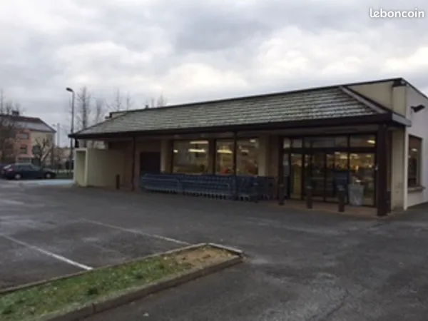 Local commercial / activité - 921 m² - Chaumont