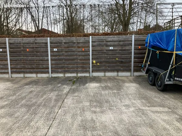Parking sécurisé non couvert