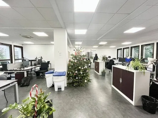 Bureau 240 m²
