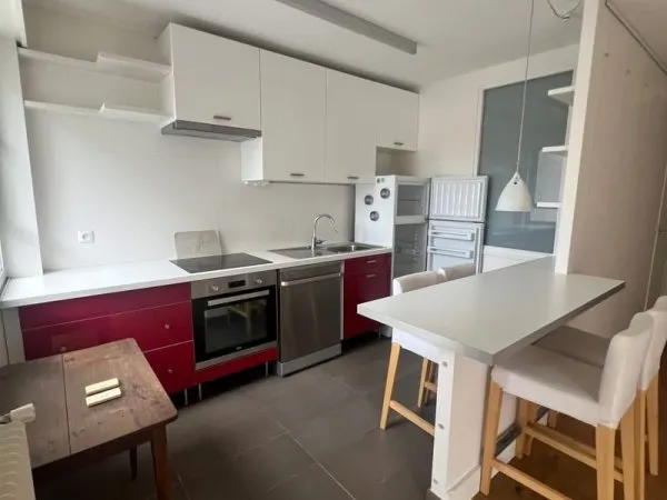 Appartement 2 pièces 48 m2, fraichement rénové, au coeur du 15e arrodissement