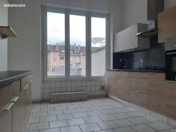 Appartement 4 pièces de 89m2 , 1er étage centre ville