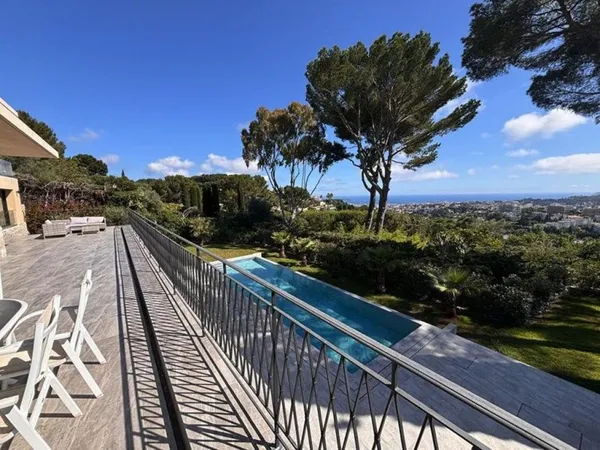 Villa 7 pièces 370 m²