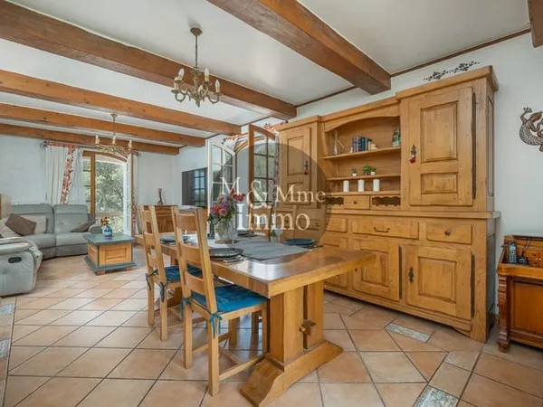 Maison familiale avec T2 indépendant 196 m2 7 pièces L