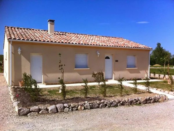 Maison neuve bien située