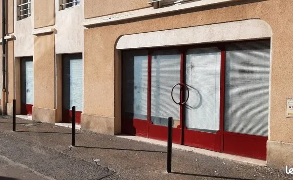 Local commercial de 186 m² en centre-ville de Nîmes