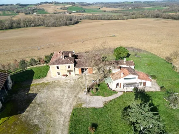Propriété avec maison gasconne avec deux gîtes indépendants