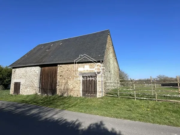 Belle grange en pierres à aménager Azerables 100m2 au sol