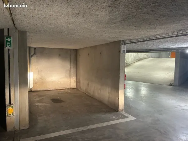Place de parking souterrain