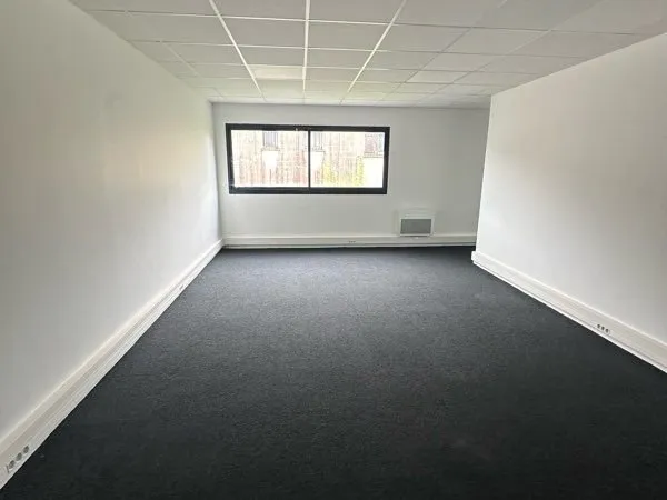 Bureau et espace de travail Location Tresses  30m² 250€