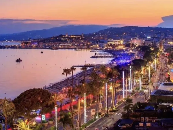 CANNES CENTRE 130 M DE LA CROISETTE RESTAURANT SUD 120 COUVE