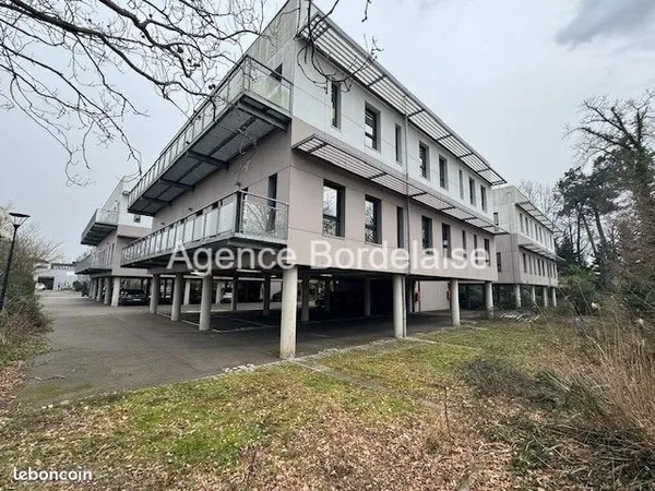 Bureaux 2500 m² Pessac