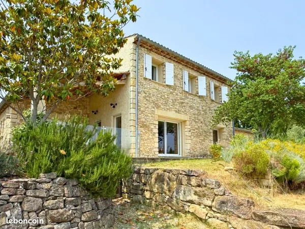 Propriété 6 pièces 240 m²