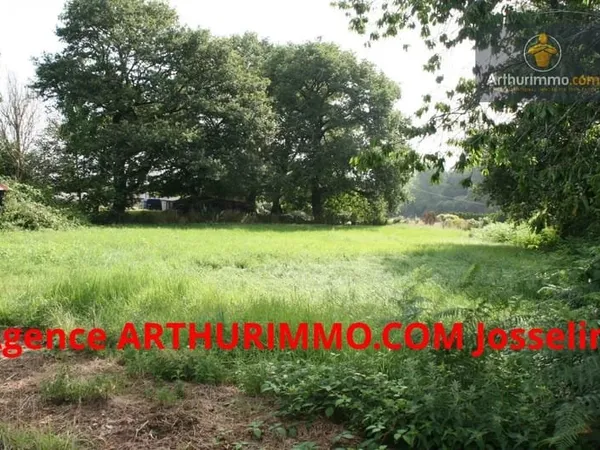 GUEHENNO TERRAIN DE 3 000 M² AVEC UNE PARTIE CONSTRUCTIBLE