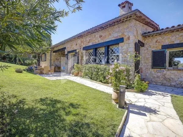 Villa dans un domaine fermé au calme