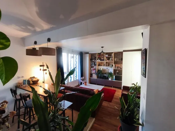 Loue T2 bis meublé 45m² - balconnet - cave - parking libre