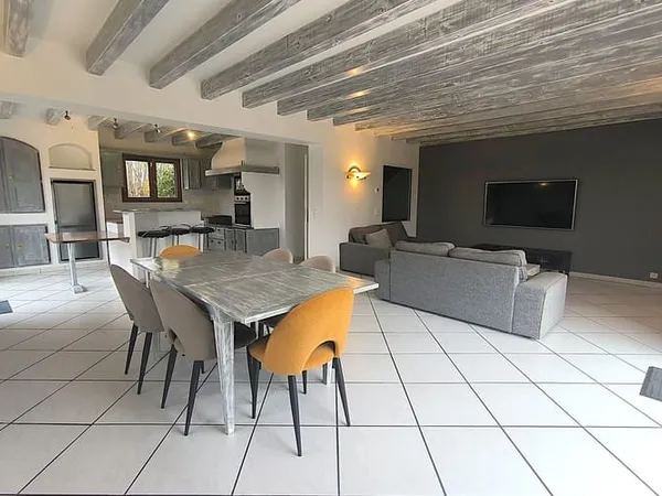 Maison 7 pièces 230 m²