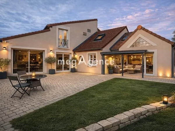 Maison 203 m², 10 pièces, Terrain 960 m².