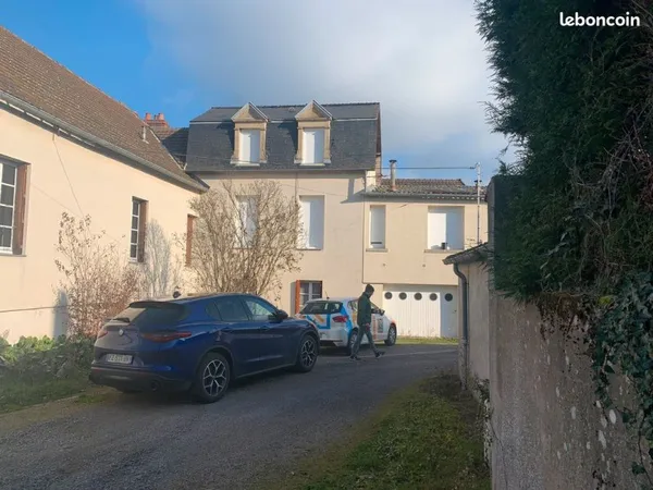Entièrement rénové dans résidence privée de 2 étages, beau T3 de 85m2 1er étage, proche du centre-vi