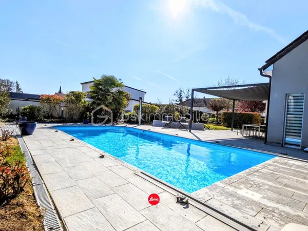 Maison 7 pièces 251 m²