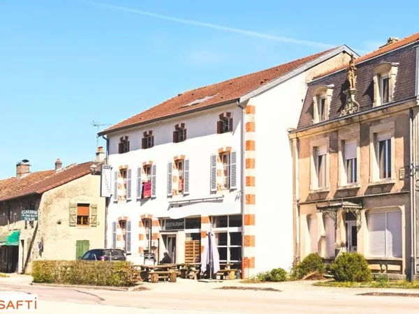 Fonds de commerce d'un bar, restaurant réputé, idéalement situé en face de monuments historiques cla