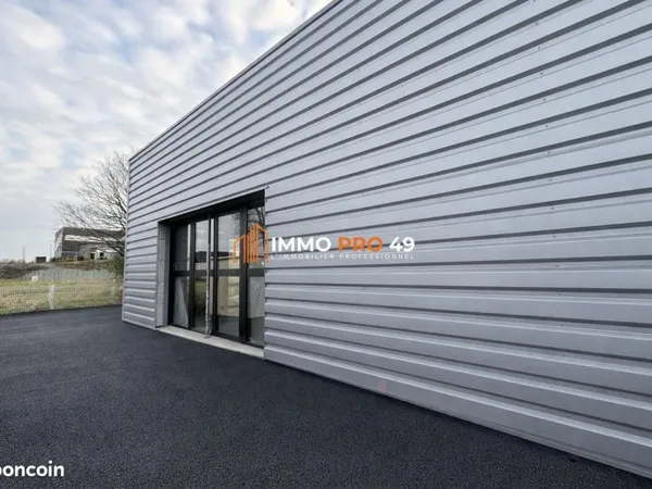 Local 244 m² La Séguinière