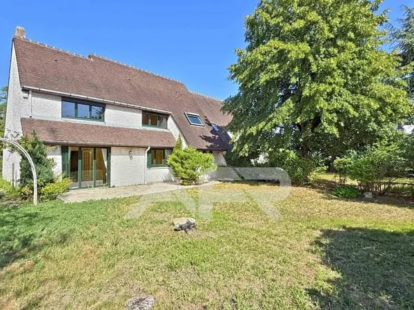 MAISON AU CALME AVEC BEAU JARDIN BIEN EXPOSE