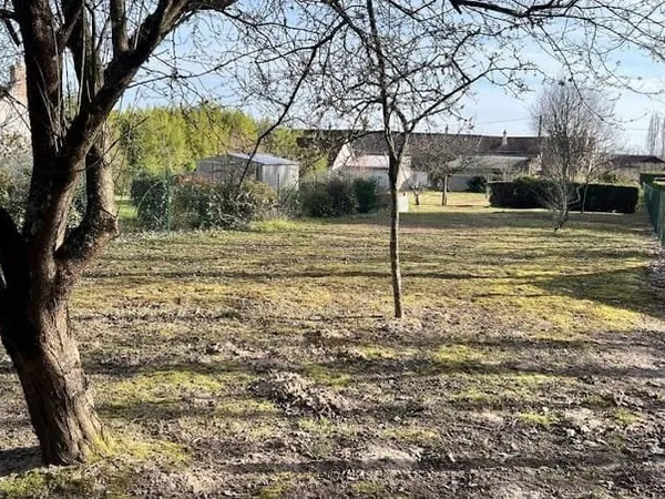 Terrain 1079 m²