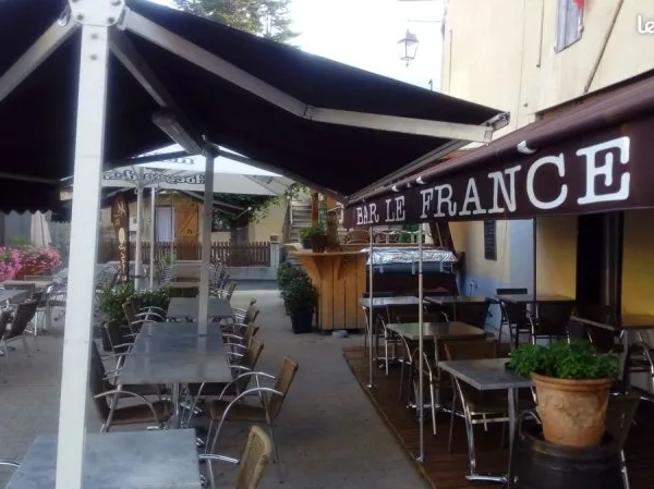 Bar de village