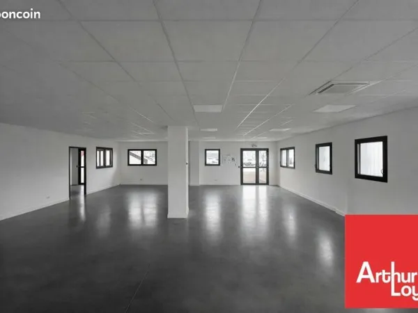 BUREAUX 300 m² NIORT