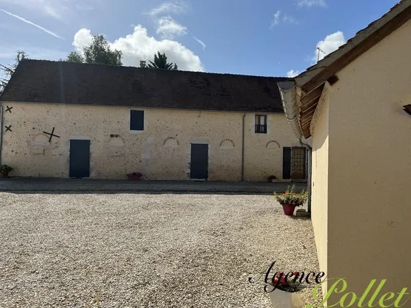 Loiret, corps de ferme sur 39 ha prés, bois, étang, taillis