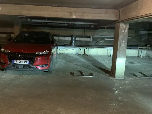 Loue parking 8m²