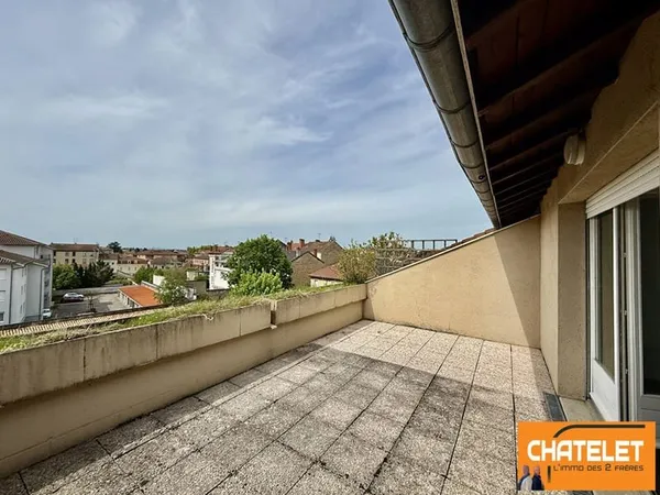 A louer joli type 2 avec terrasse au dernier étage quartier gare à BOURG EN BRESSE