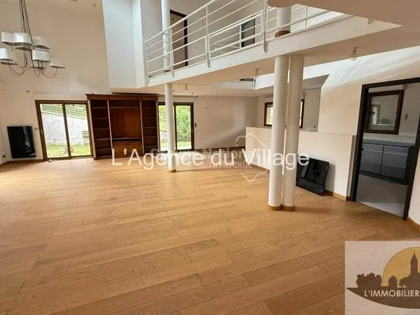 Maison Meru 7 pièce(s) 244 m2