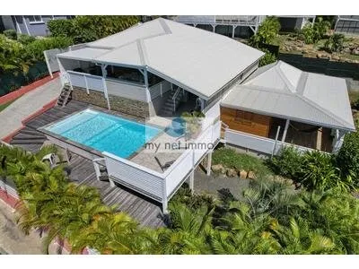 Villa avec piscine et bungalow indépendant fort potentiel