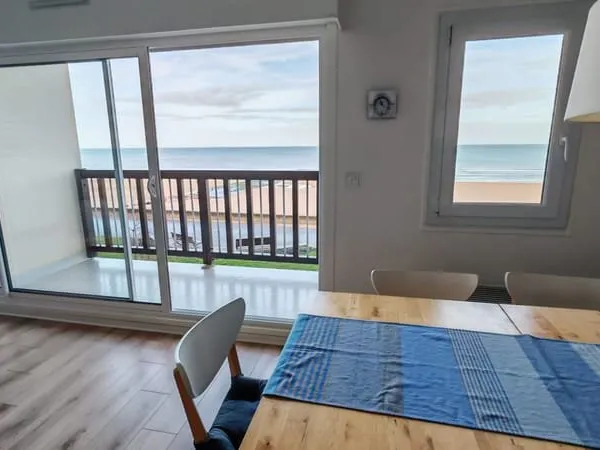FRONT DE MER CABOURG