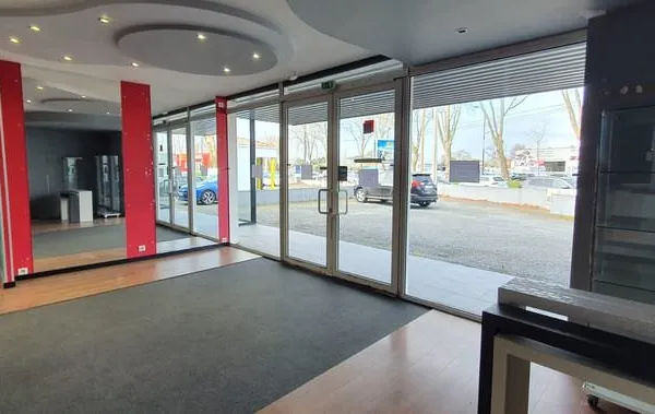 CHALLANS - LOCAL COMMERCIAL