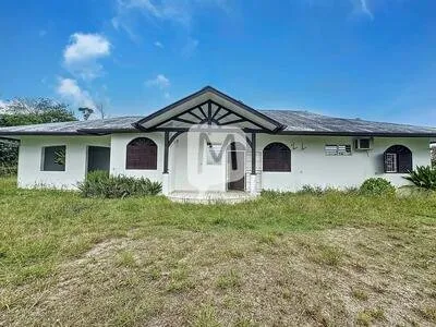 Dpt Guyane (973), à vendre MONTSINERY-TONNEGRANDE maison T5 Bis de 153 m2 sur une parcelle de 9998 m