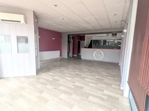 Local commercial 1 pièce 140 m²