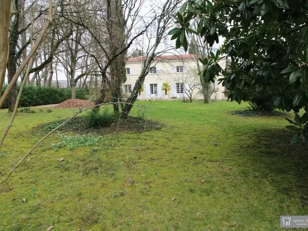 Maison 12 pièces 308 m²
