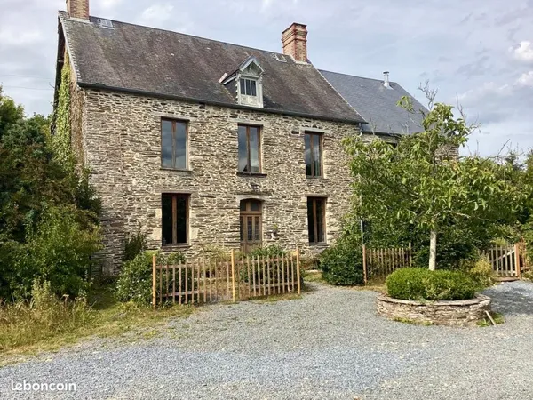 Grande maison mitoyenne pleine de charme - 146 m²