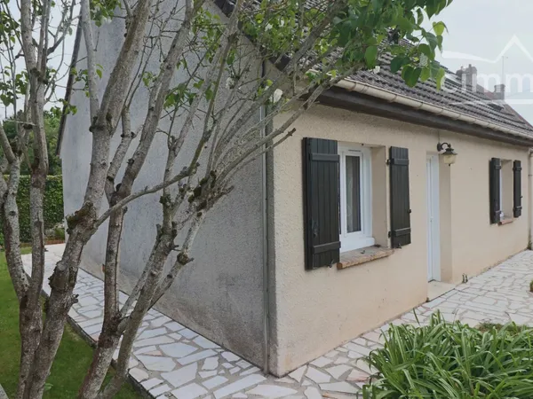 Maison Familiale - Village Thury en Valois (60)
