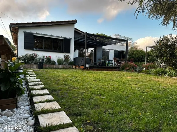 Maison familiale de 119 m² - Piscine, jardin arboré - Chambéry Villenave-d'Ornon